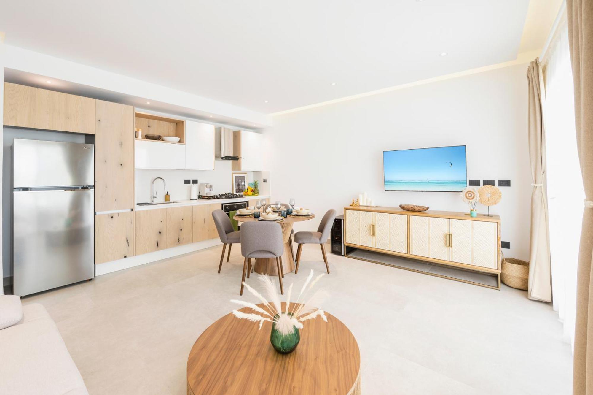 Aqua Esmeralda Luxury Beach Front Apartment