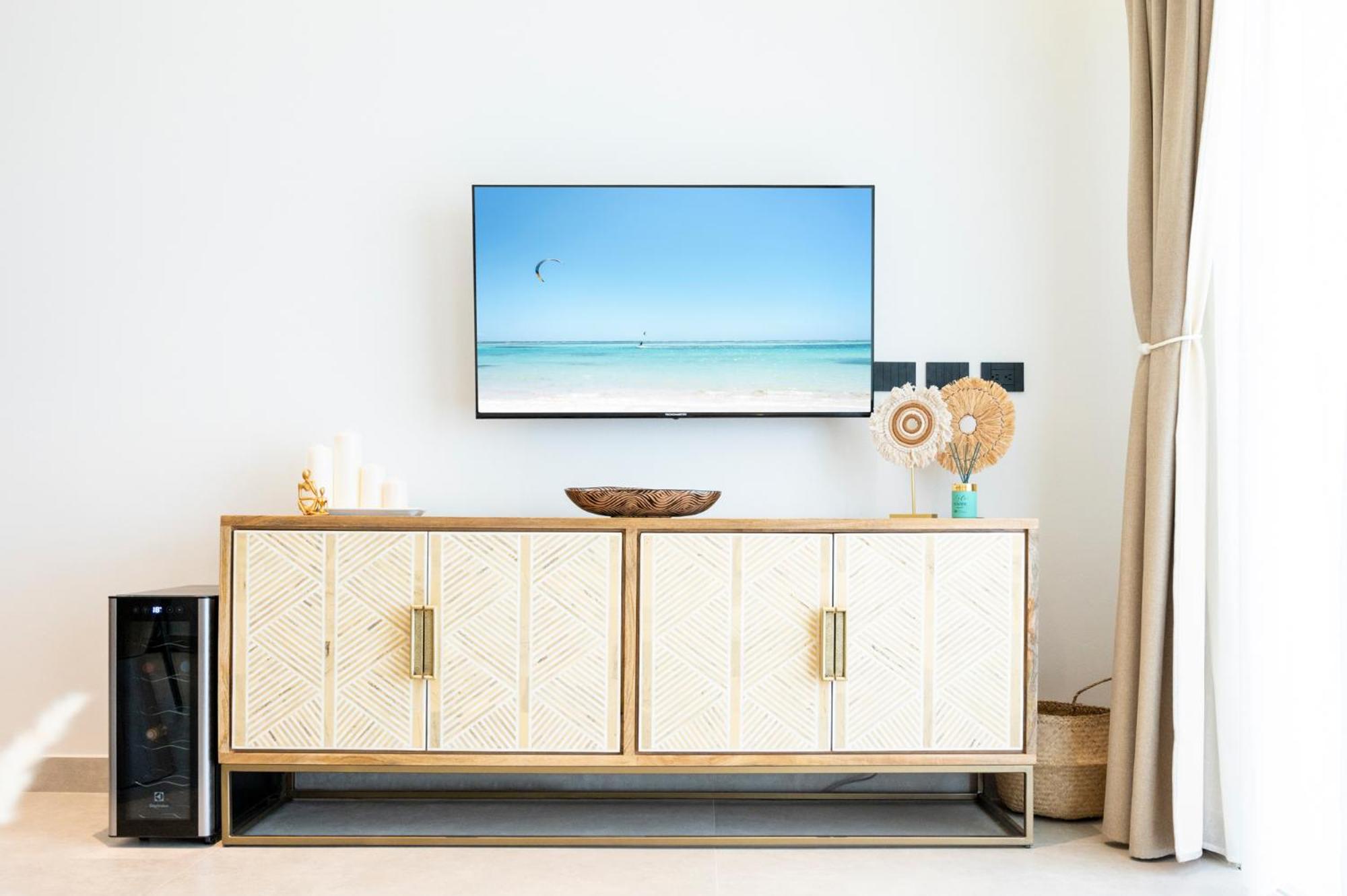 Aqua Esmeralda Luxury Beach Front Apartment