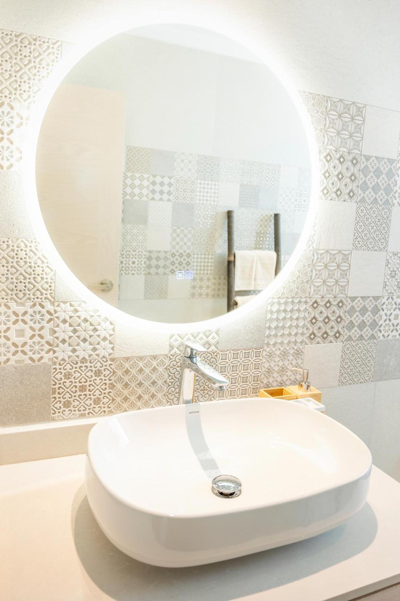 Aqua Esmeralda Luxury Beach Front Apartment