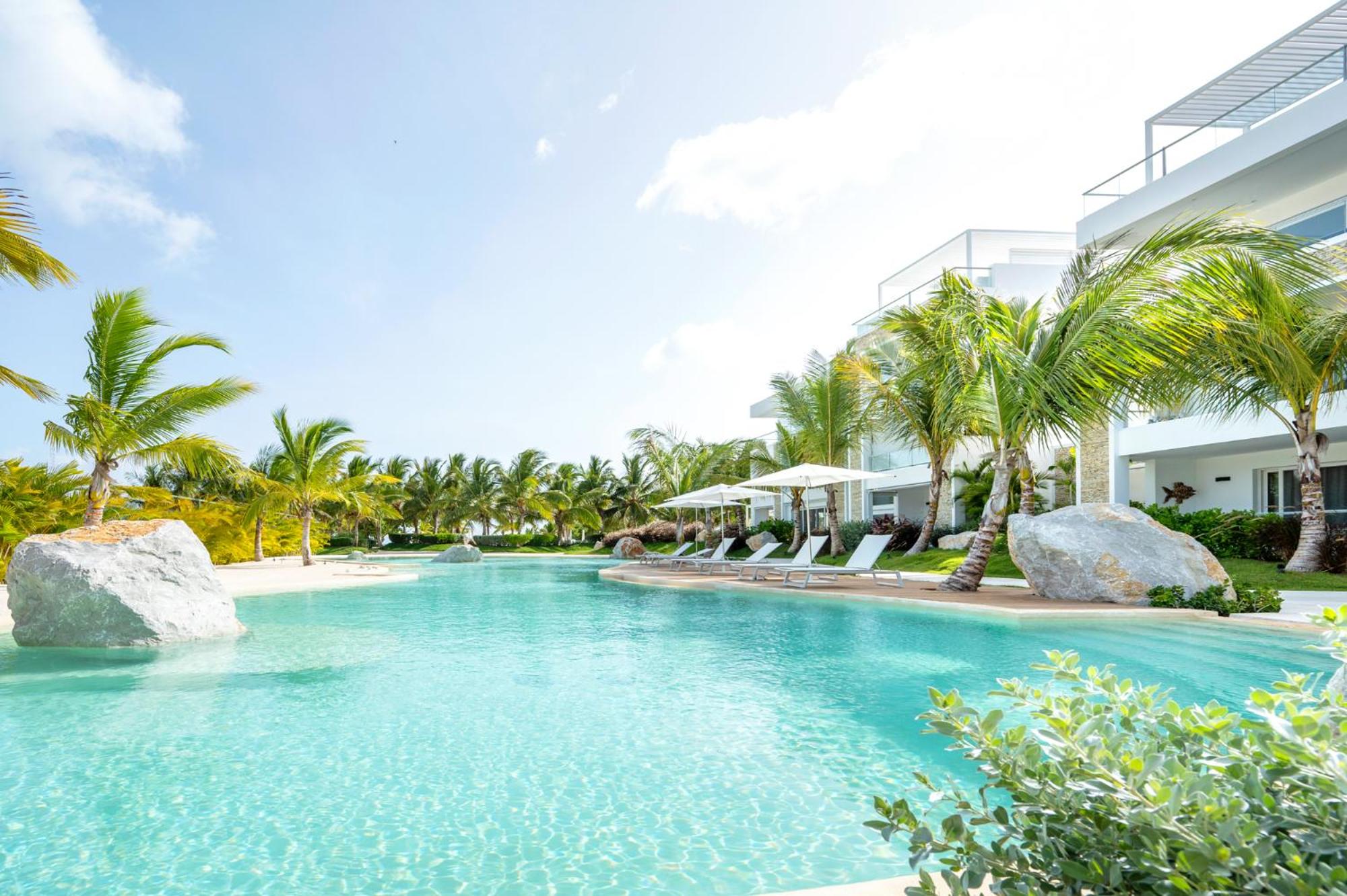 Aqua Esmeralda Luxury Beach Front Apartment