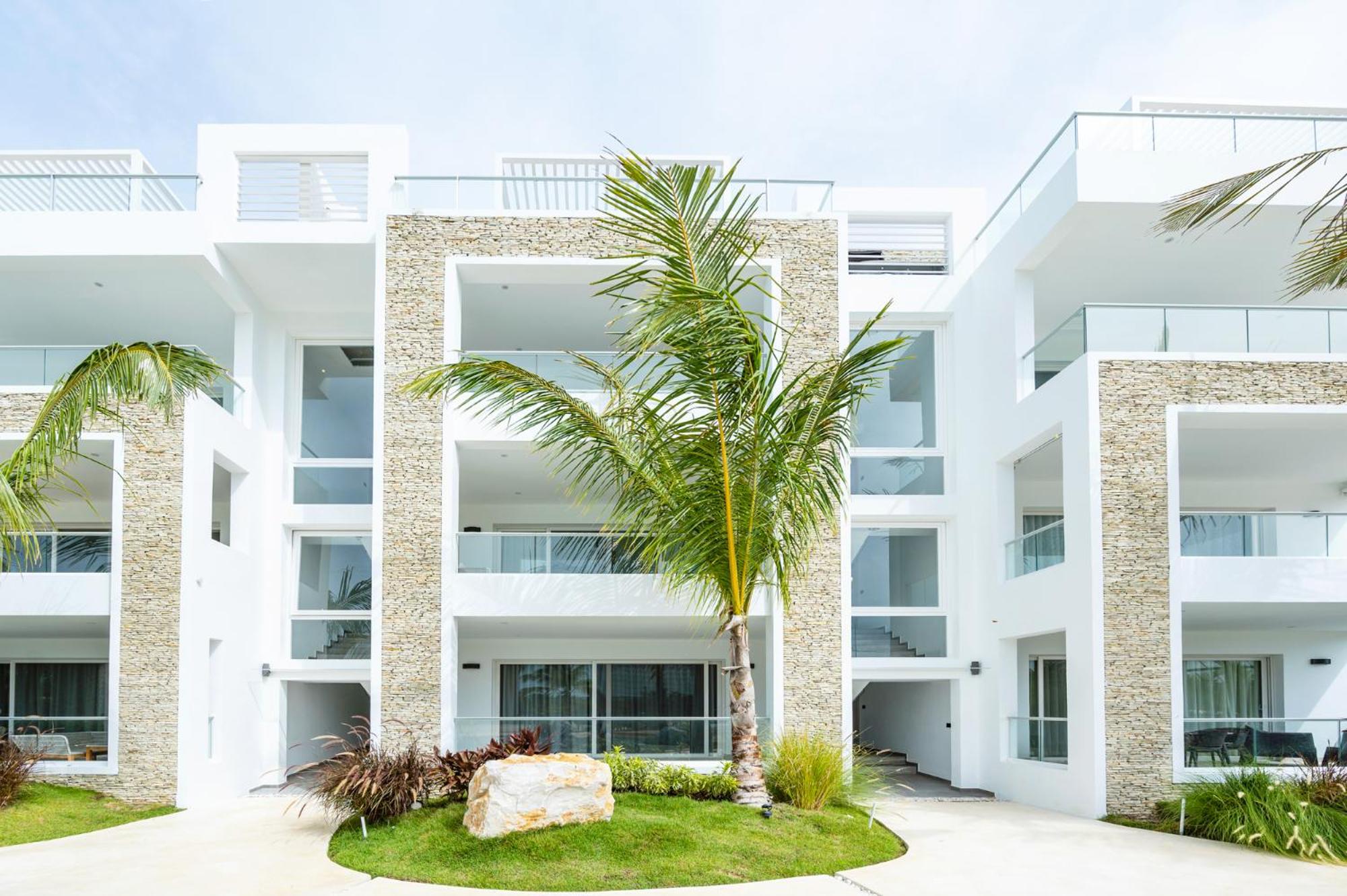 Aqua Esmeralda Luxury Beach Front Apartment