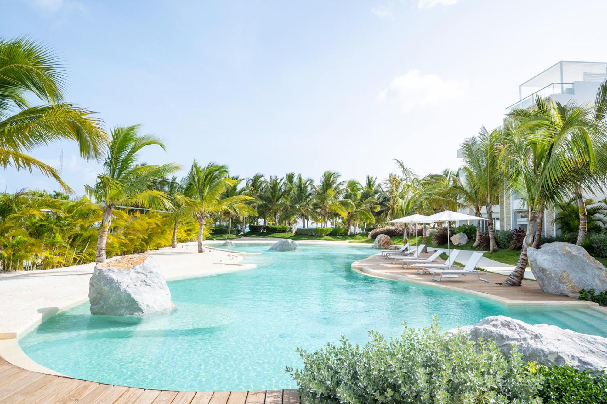 Aqua Esmeralda Luxury Beach Front Apartment