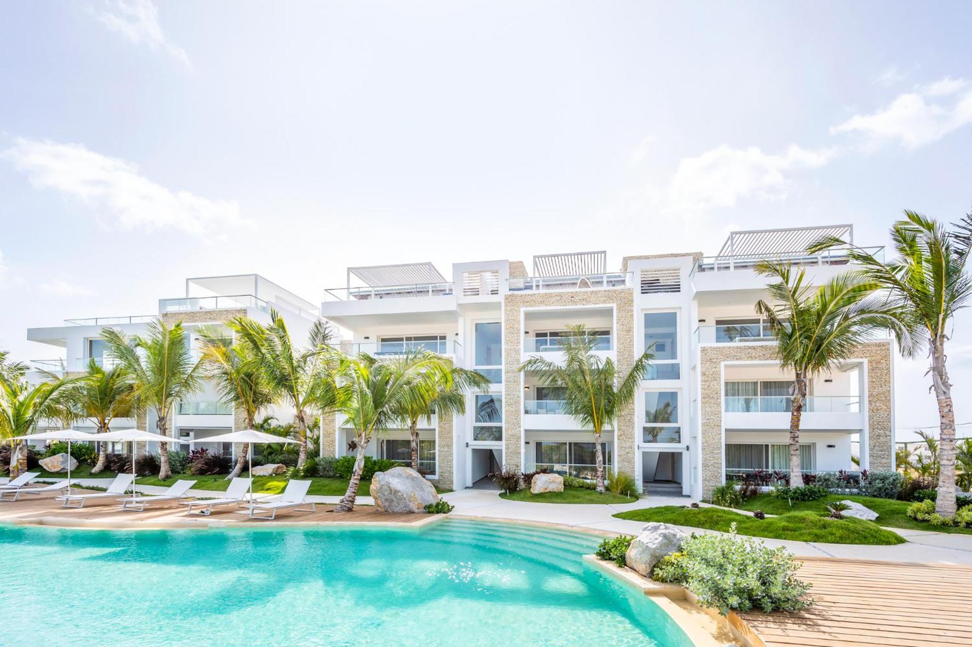 Aqua Esmeralda Luxury Beach Front Apartment