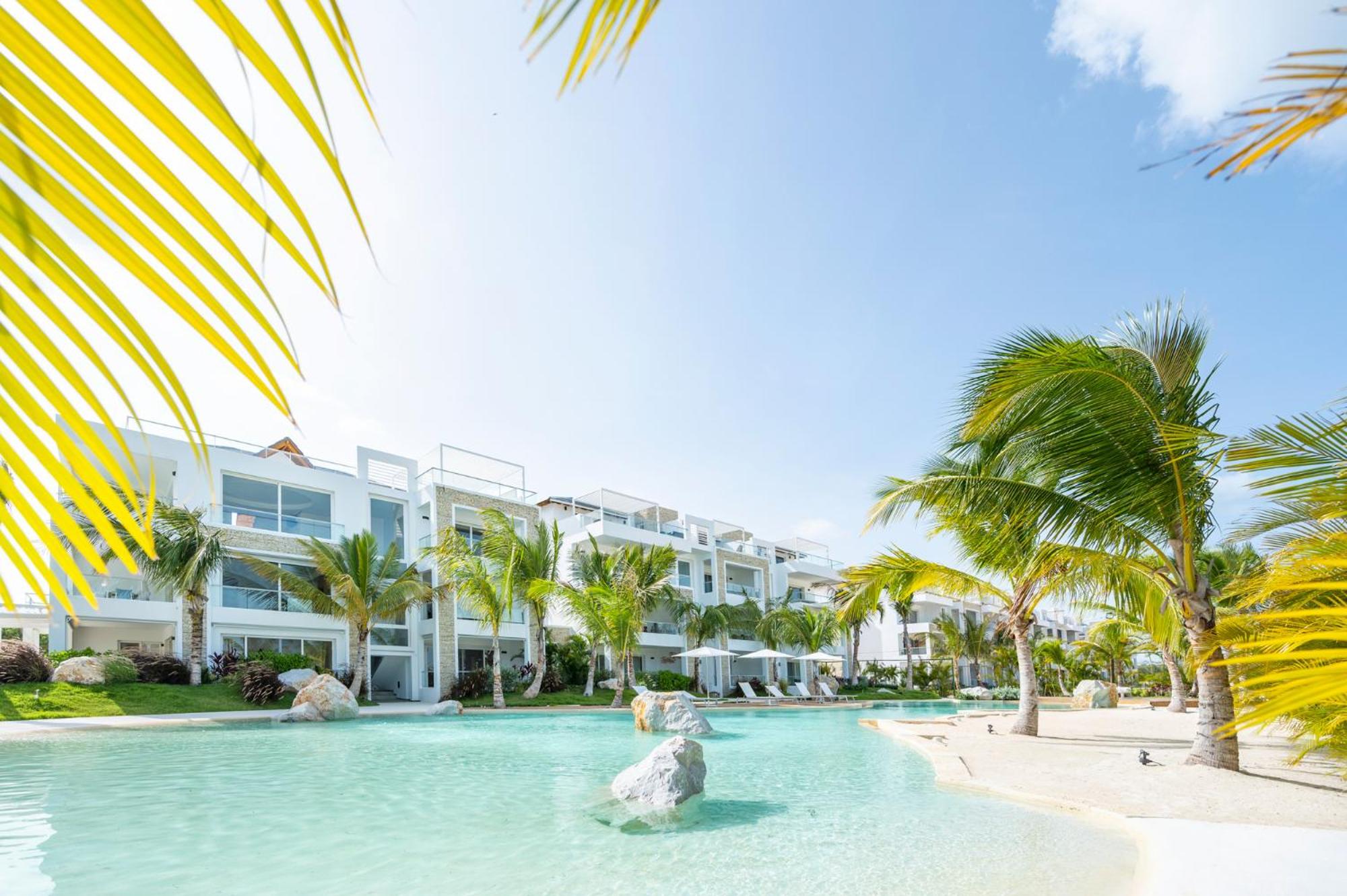 Aqua Esmeralda Luxury Beach Front Apartment