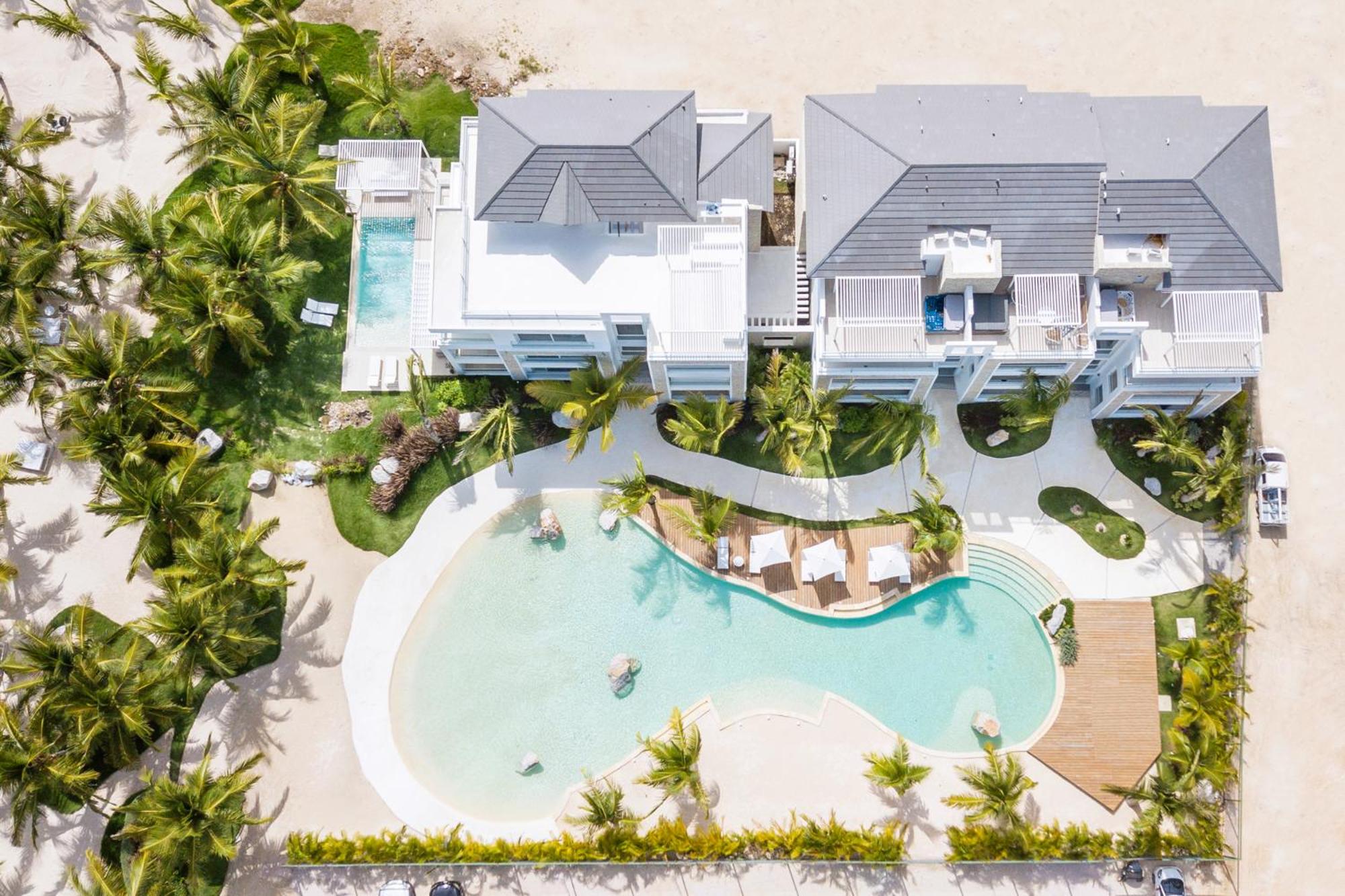 Aqua Esmeralda Luxury Beach Front Apartment