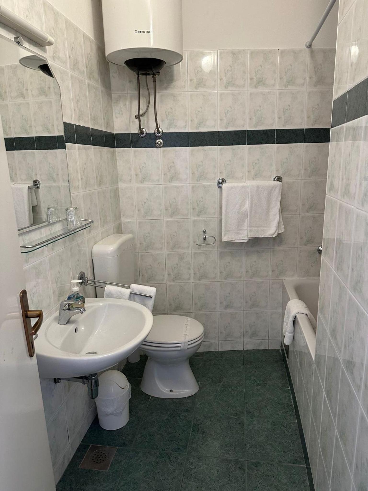 Longa Rooms view 5