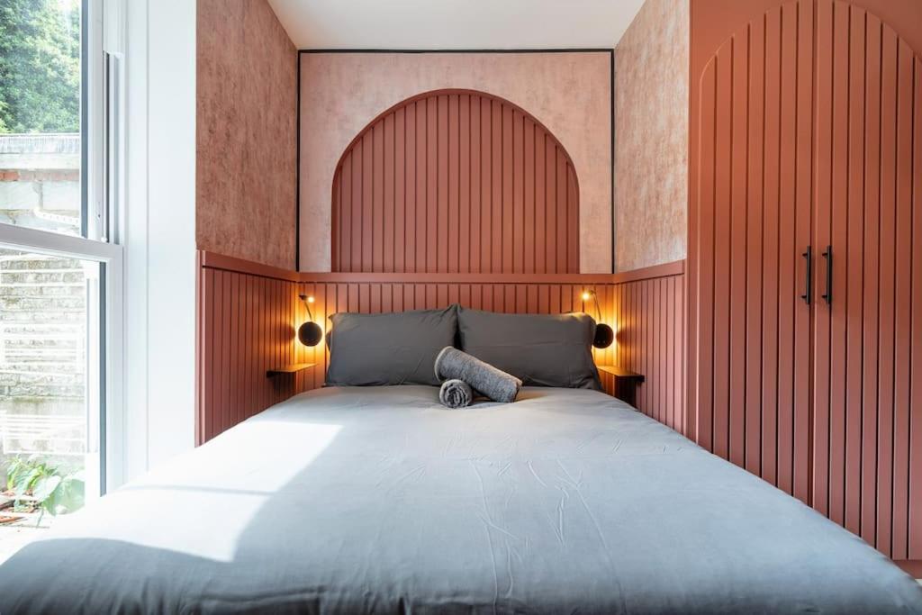 1LSR - High-End Luxury 2 Bed Designer Apartment