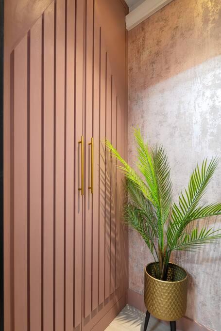 1LSR - High-End Luxury 2 Bed Designer Apartment