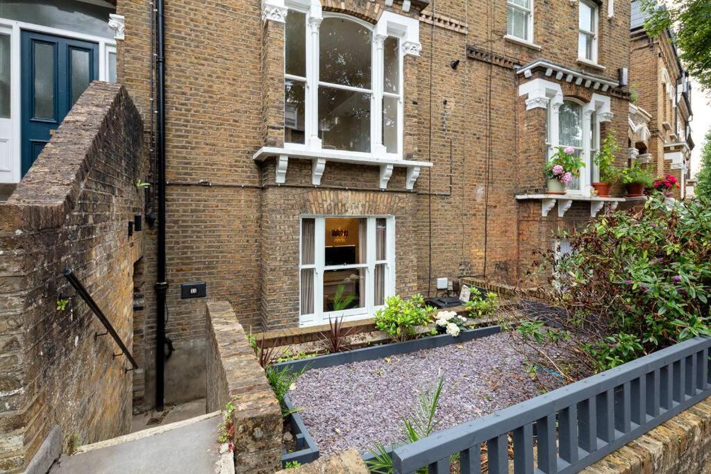 1LSR - High-End Luxury 2 Bed Designer Apartment
