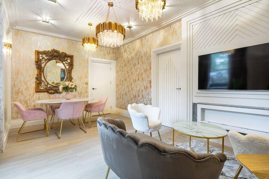 1LSR - High-End Luxury 2 Bed Designer Apartment