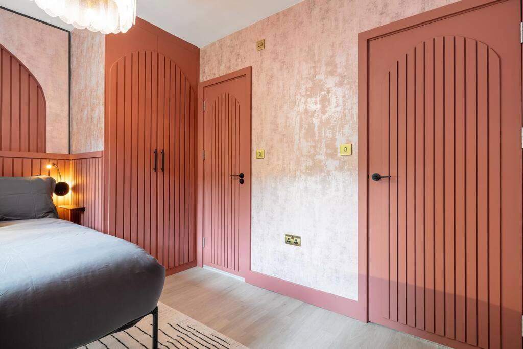 1LSR - High-End Luxury 2 Bed Designer Apartment