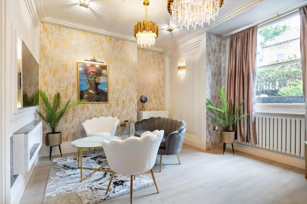 1LSR - High-End Luxury 2 Bed Designer Apartment