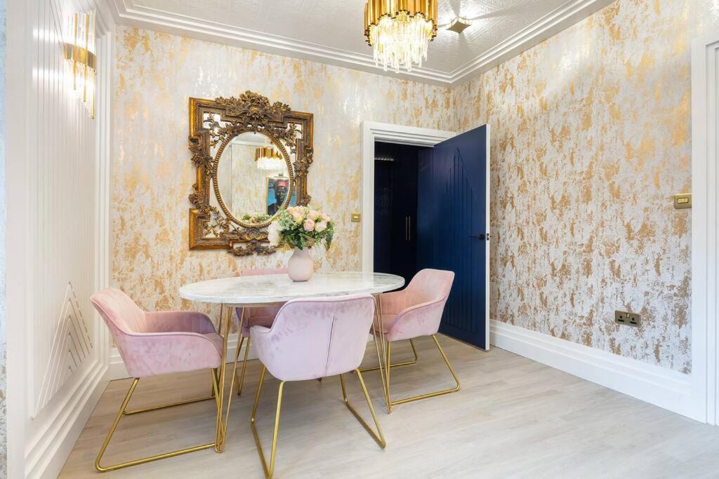 1LSR - High-End Luxury 2 Bed Designer Apartment