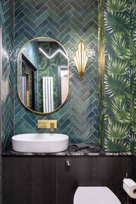 1LSR - High-End Luxury 2 Bed Designer Apartment