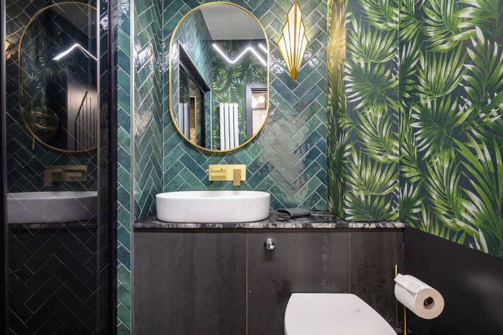 1LSR - High-End Luxury 2 Bed Designer Apartment