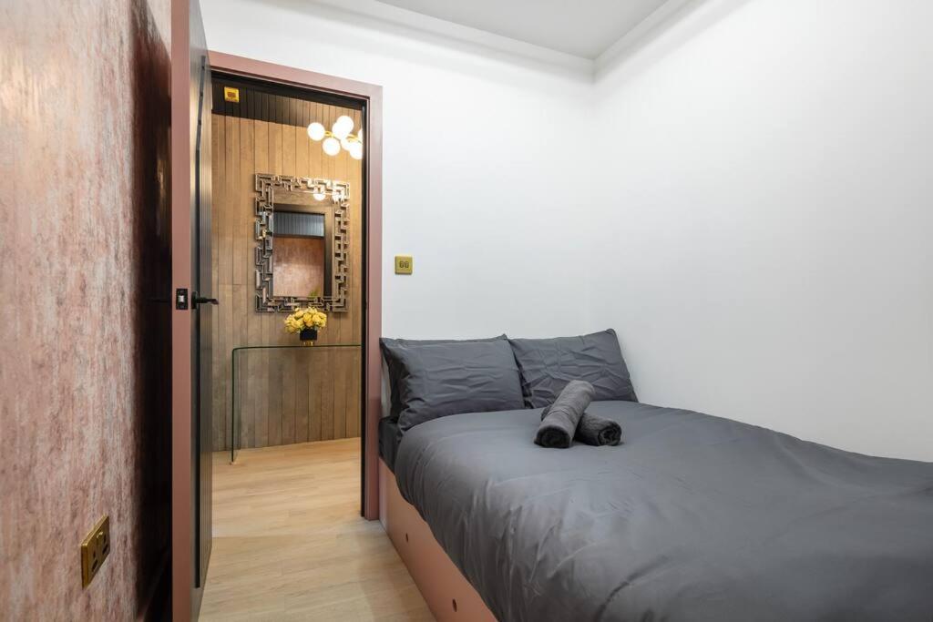 1LSR - High-End Luxury 2 Bed Designer Apartment