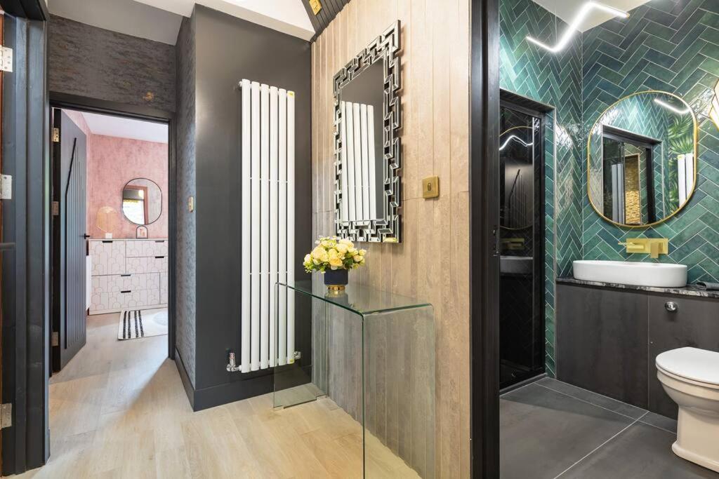 1LSR - High-End Luxury 2 Bed Designer Apartment