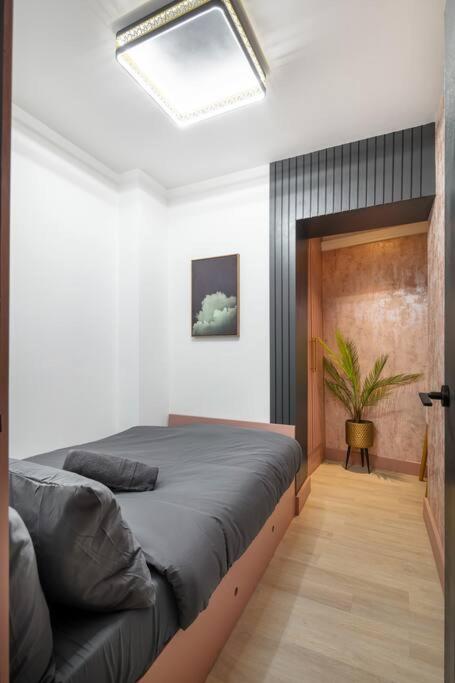 1LSR - High-End Luxury 2 Bed Designer Apartment
