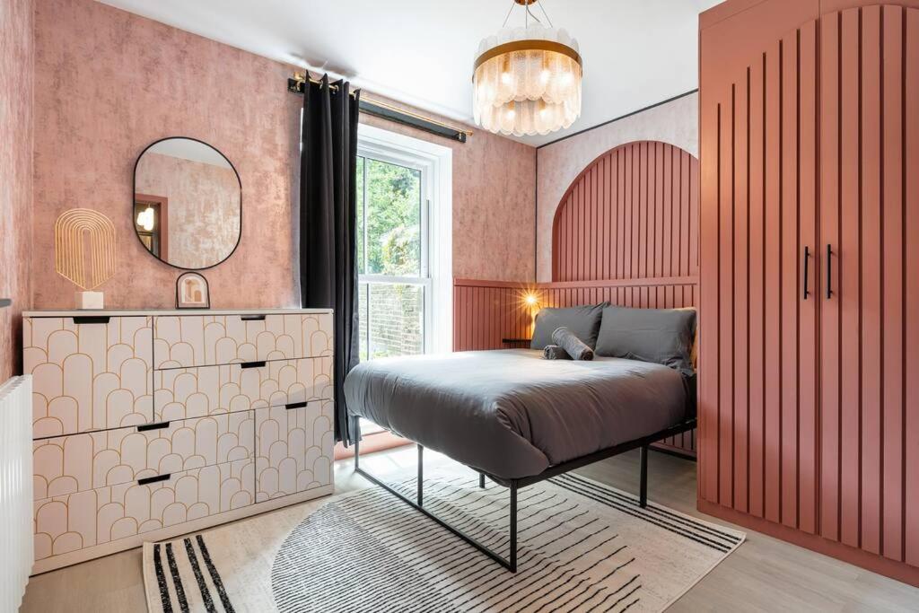 1LSR - High-End Luxury 2 Bed Designer Apartment