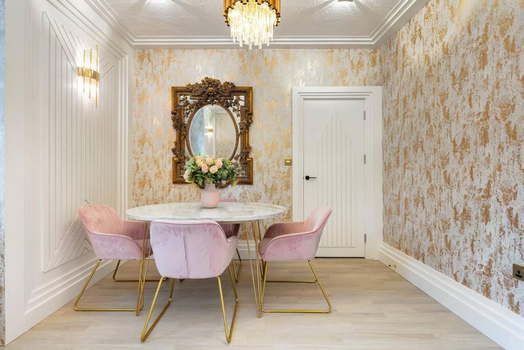 1LSR - High-End Luxury 2 Bed Designer Apartment