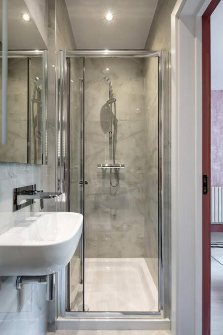 1LSR - High-End Luxury 2 Bed Designer Apartment