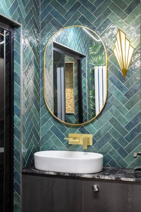 1LSR - High-End Luxury 2 Bed Designer Apartment