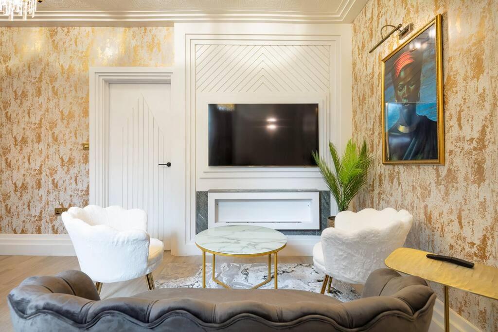 1LSR - High-End Luxury 2 Bed Designer Apartment