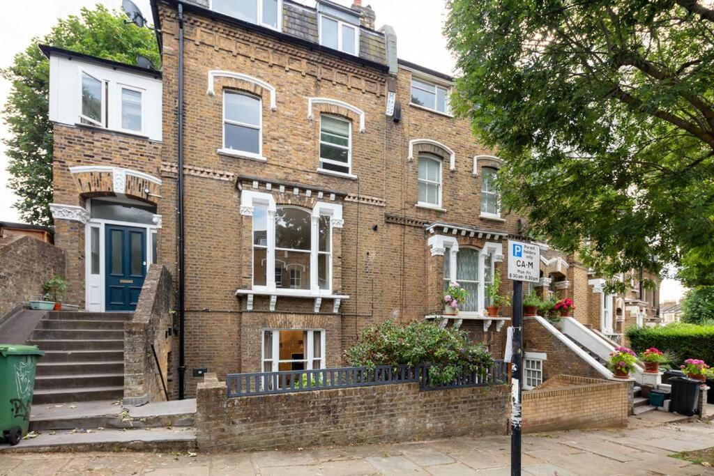 1LSR - High-End Luxury 2 Bed Designer Apartment