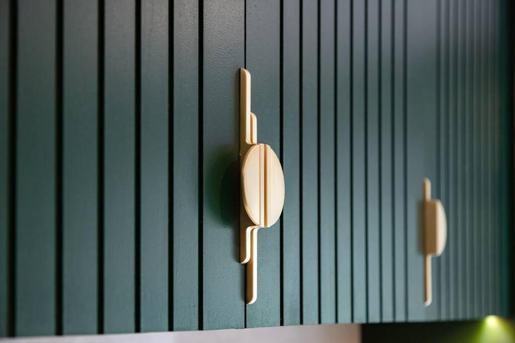 1LSR - High-End Luxury 2 Bed Designer Apartment