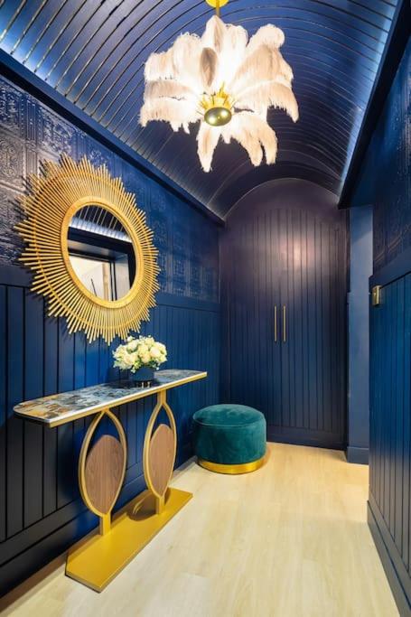 1LSR - High-End Luxury 2 Bed Designer Apartment
