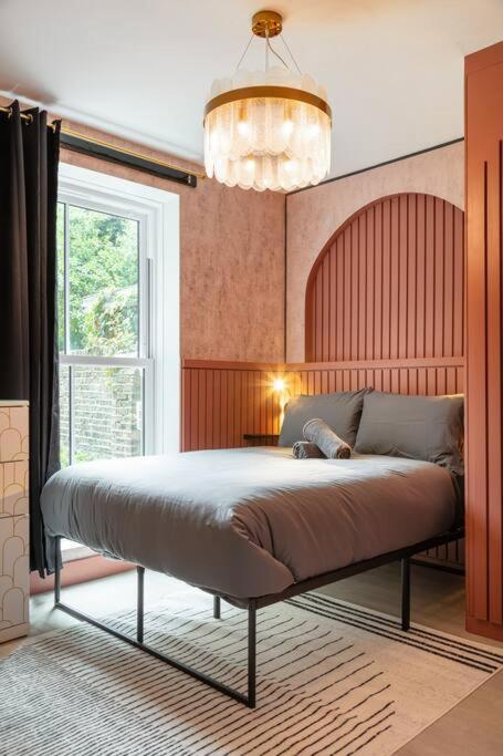 1LSR - High-End Luxury 2 Bed Designer Apartment