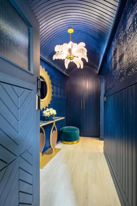 1LSR - High-End Luxury 2 Bed Designer Apartment