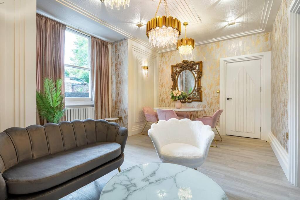 1LSR - High-End Luxury 2 Bed Designer Apartment
