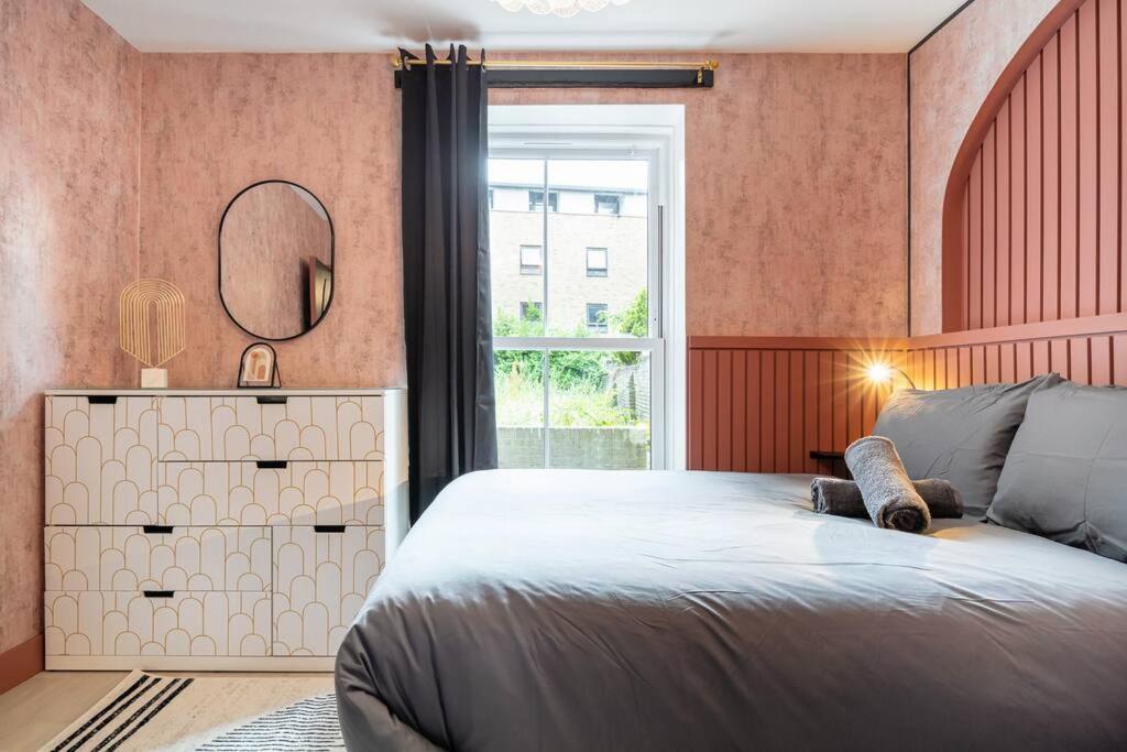 1LSR - High-End Luxury 2 Bed Designer Apartment