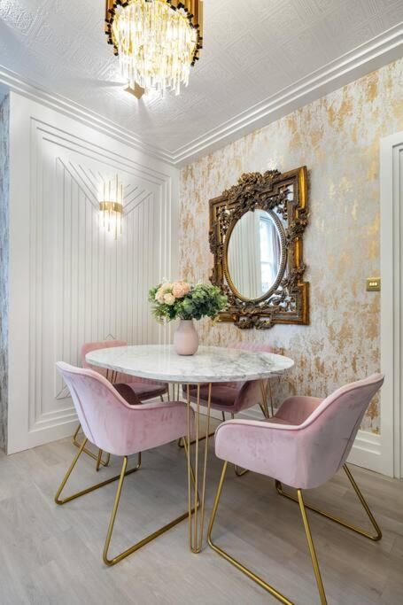 1LSR - High-End Luxury 2 Bed Designer Apartment