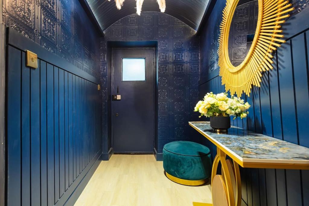 1LSR - High-End Luxury 2 Bed Designer Apartment