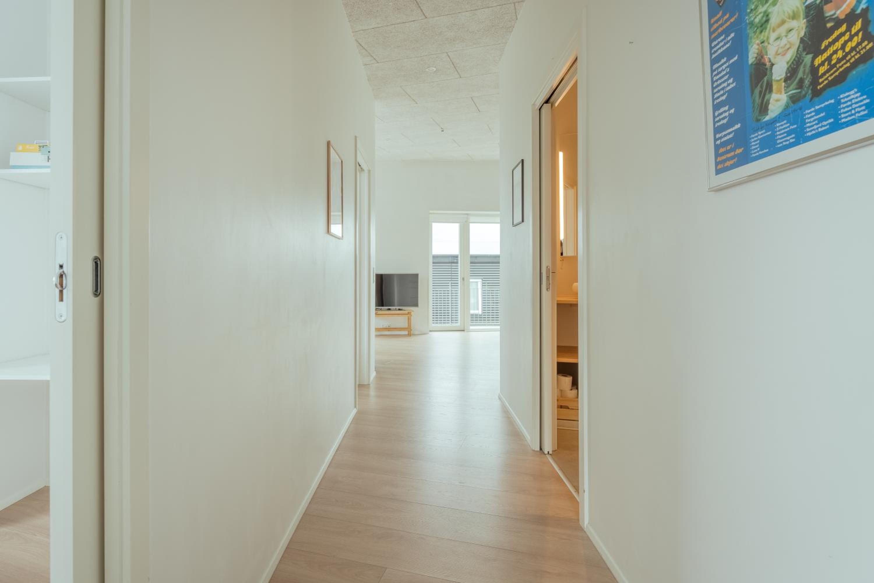 Delightful 2 Bedroom Apt - Balcony - Parking