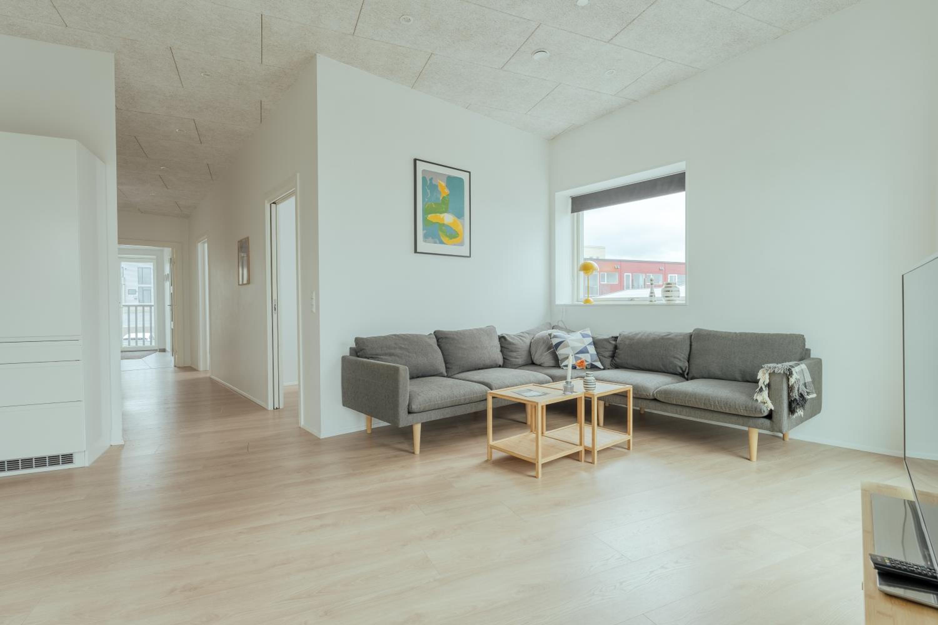 Delightful 2 Bedroom Apt - Balcony - Parking