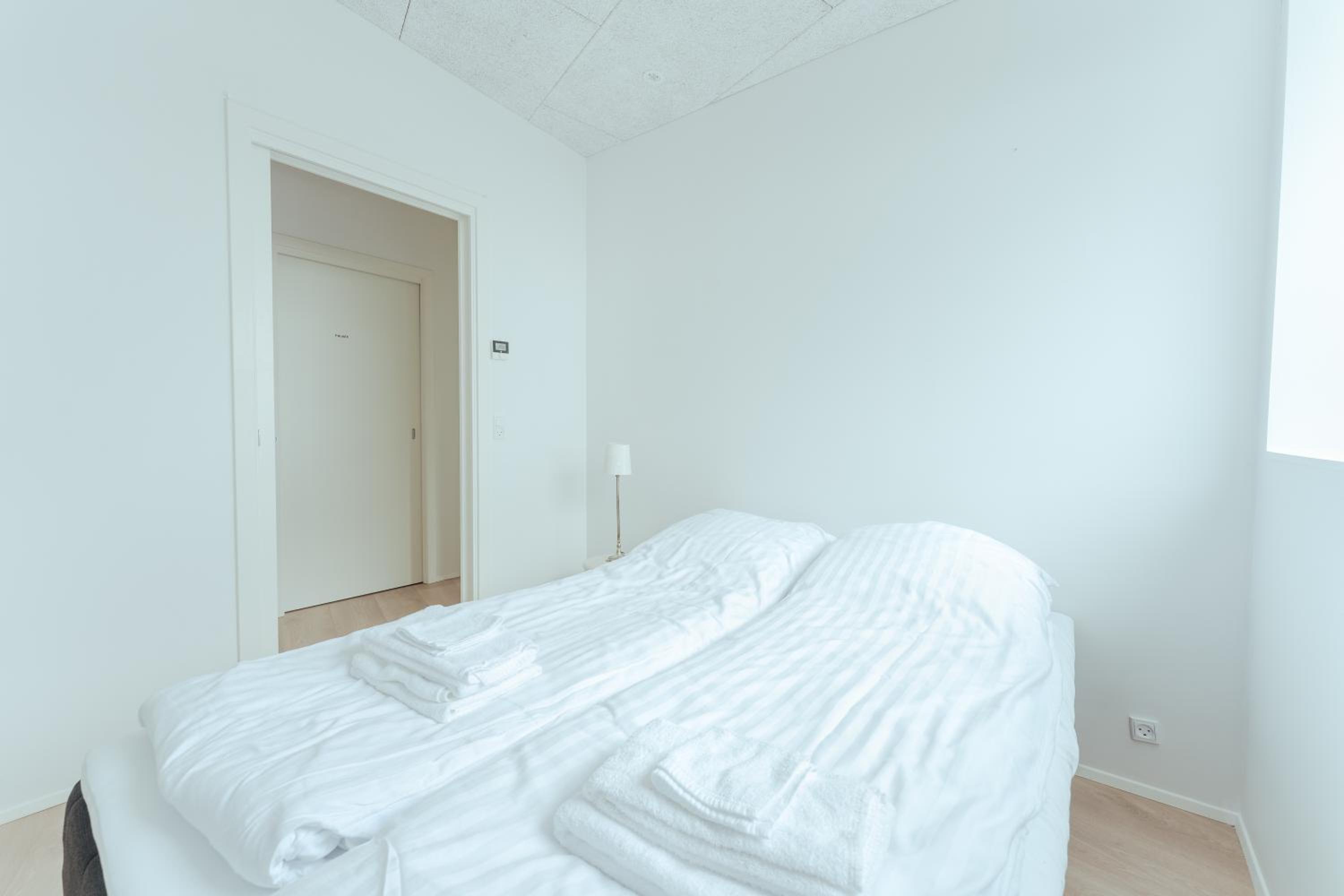 Delightful 2 Bedroom Apt - Balcony - Parking