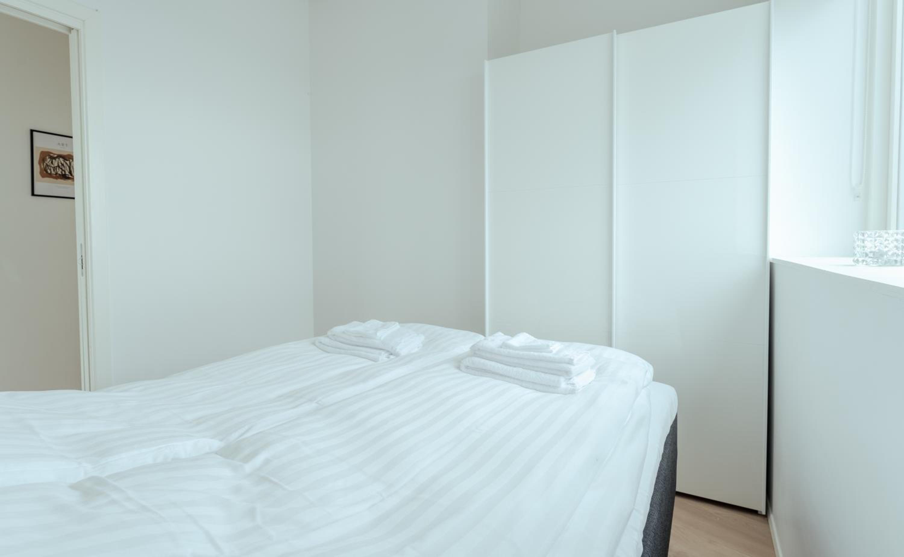 Delightful 2 Bedroom Apt - Balcony - Parking