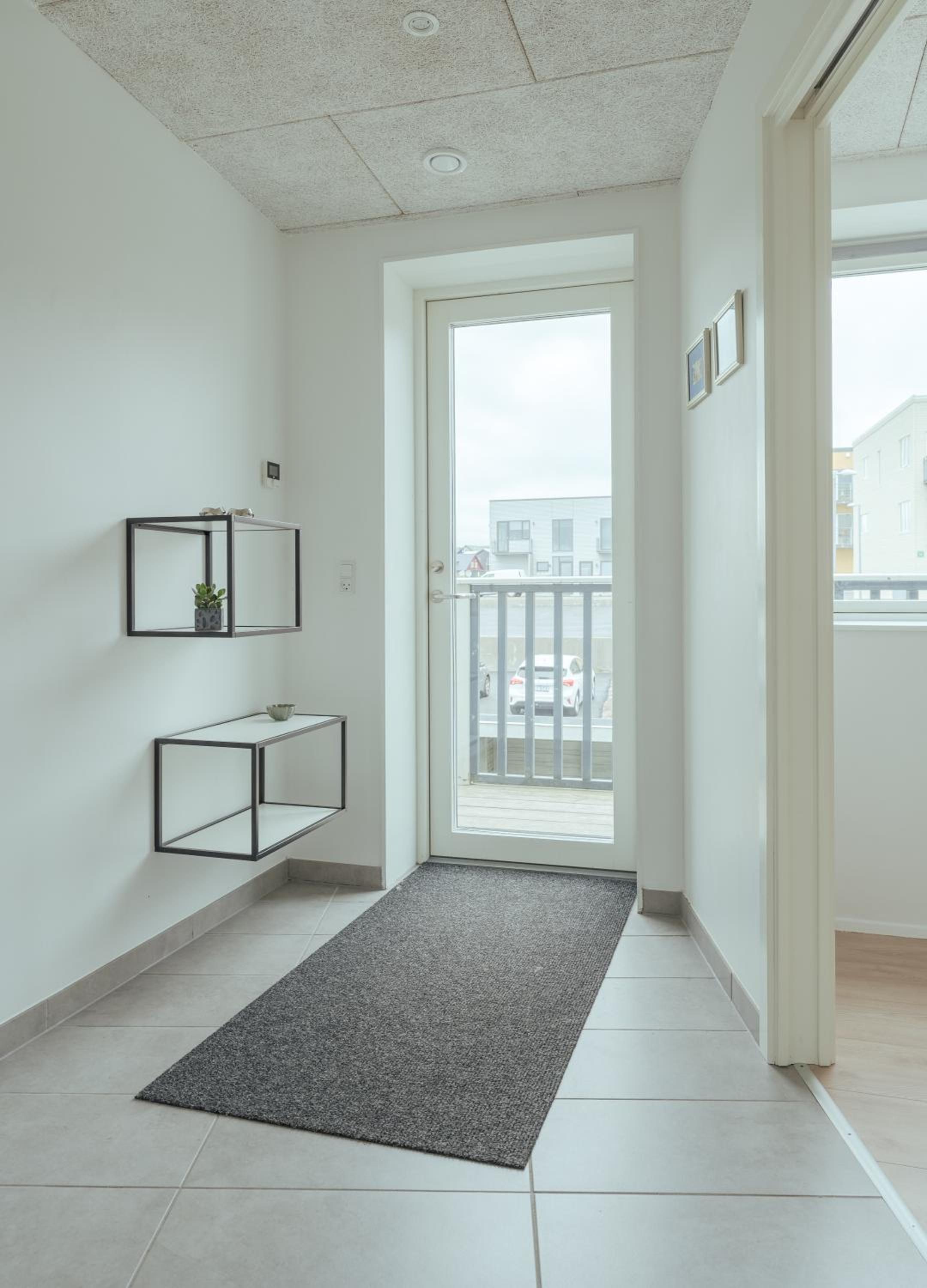 Delightful 2 Bedroom Apt - Balcony - Parking