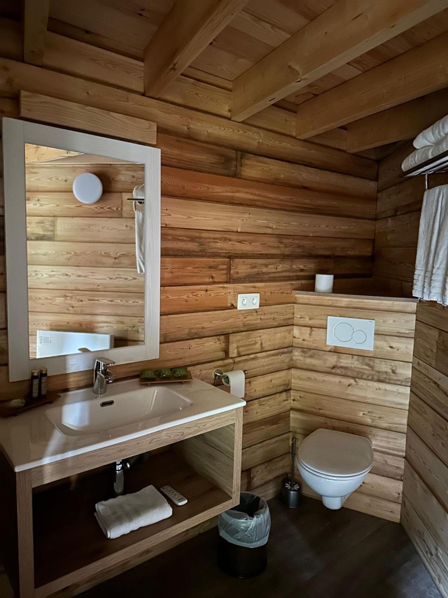 Utopia Village - Art & Nature Lodges