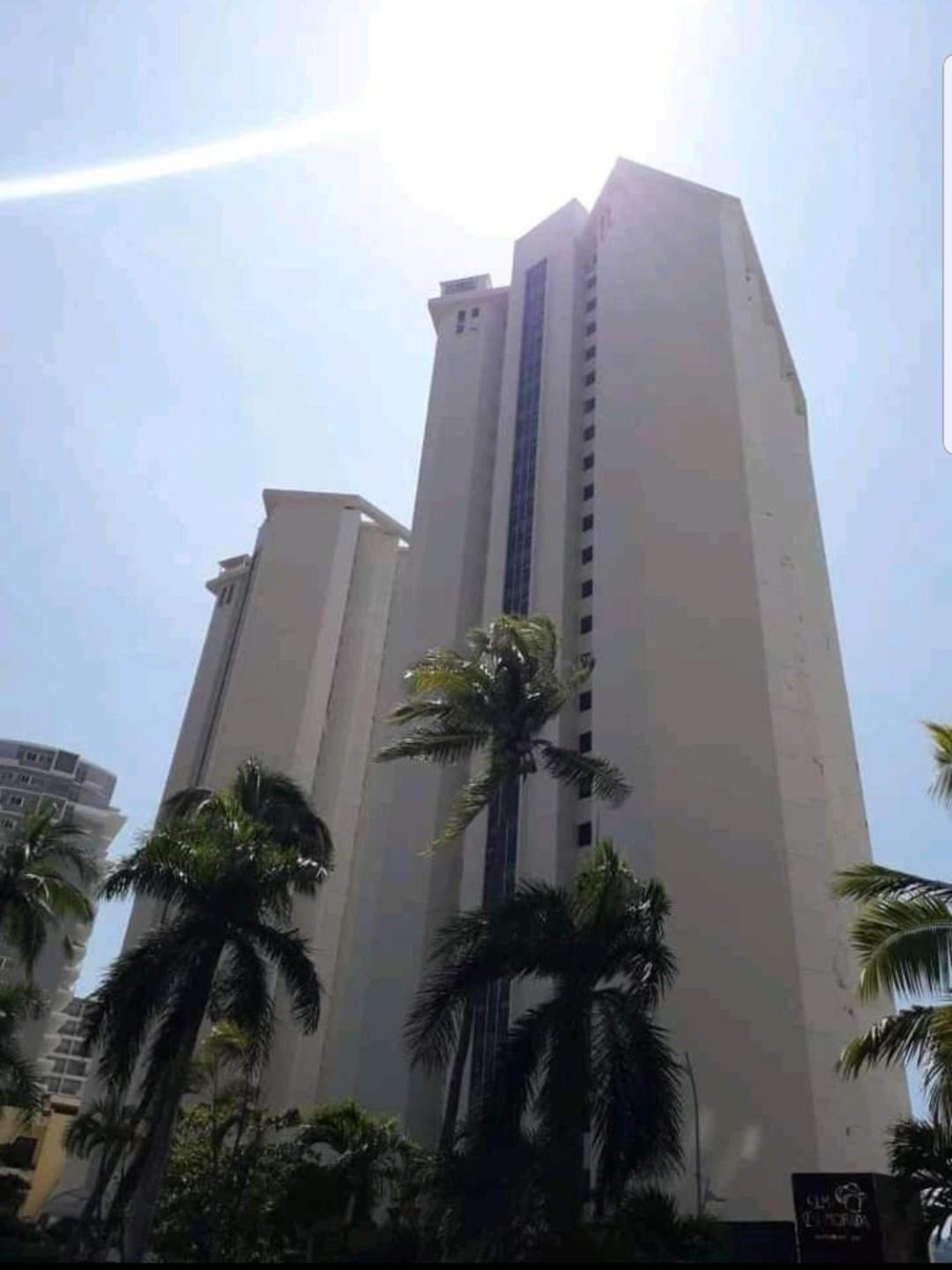 Hotel Torres Gemelas vista al mar a pie de playa - Image 1