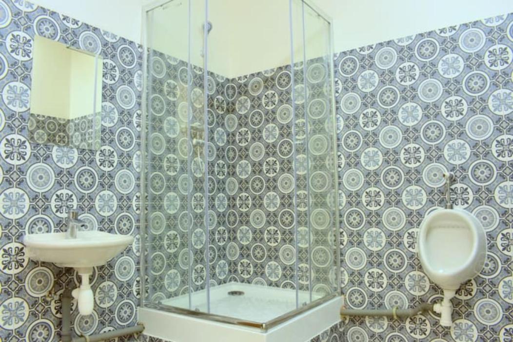 PARTY HOUSE PRAGUE - Apartments Ve Smečkách 18, CITY CENTER!!