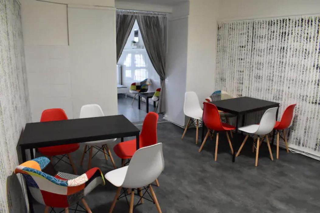 PARTY HOUSE PRAGUE - Apartments Ve Smečkách 18, CITY CENTER!!