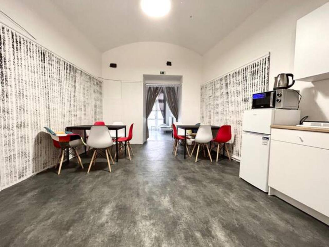 PARTY HOUSE PRAGUE - Apartments Ve Smečkách 18, CITY CENTER!!