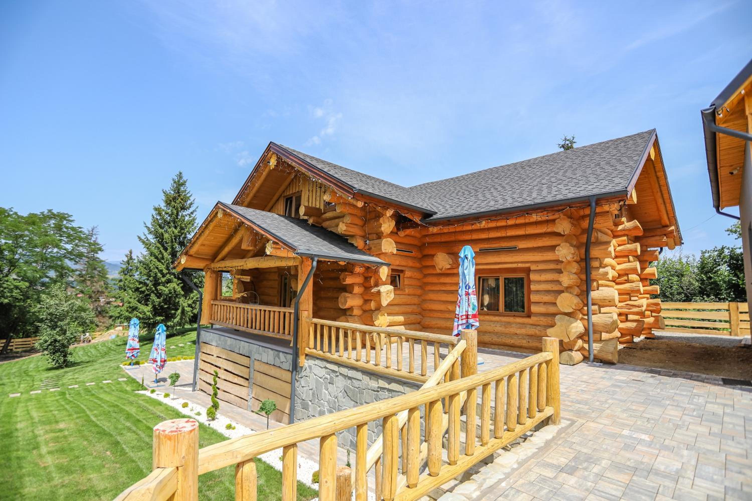 PENSIUNEA IZABELLA, Izabella Chalet view 3