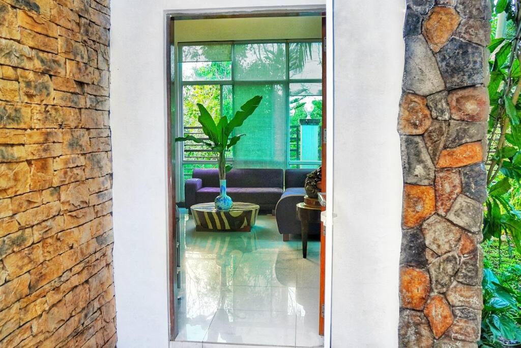 Melia's House Tagaytay - Nature Home for Rent view 4