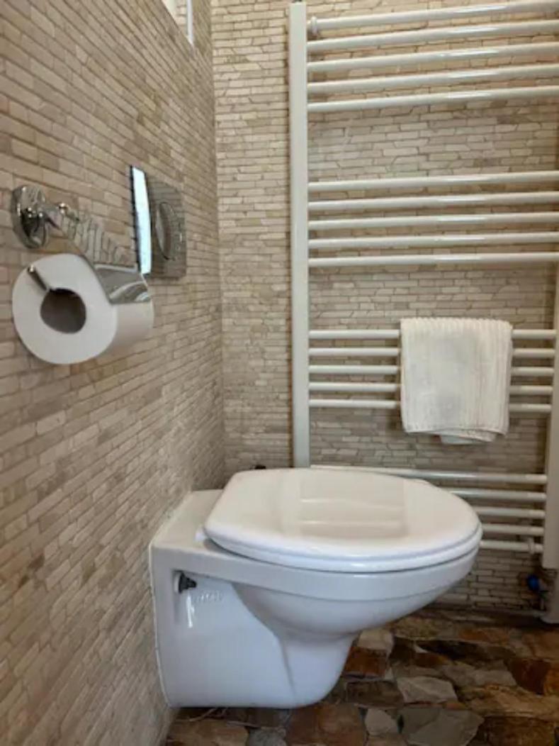 PARTY HOUSE PRAGUE - Apartments Ve Smečkách 18, CITY CENTER!!