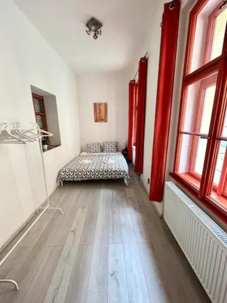 PARTY HOUSE PRAGUE - Apartments Ve Smečkách 18, CITY CENTER!!